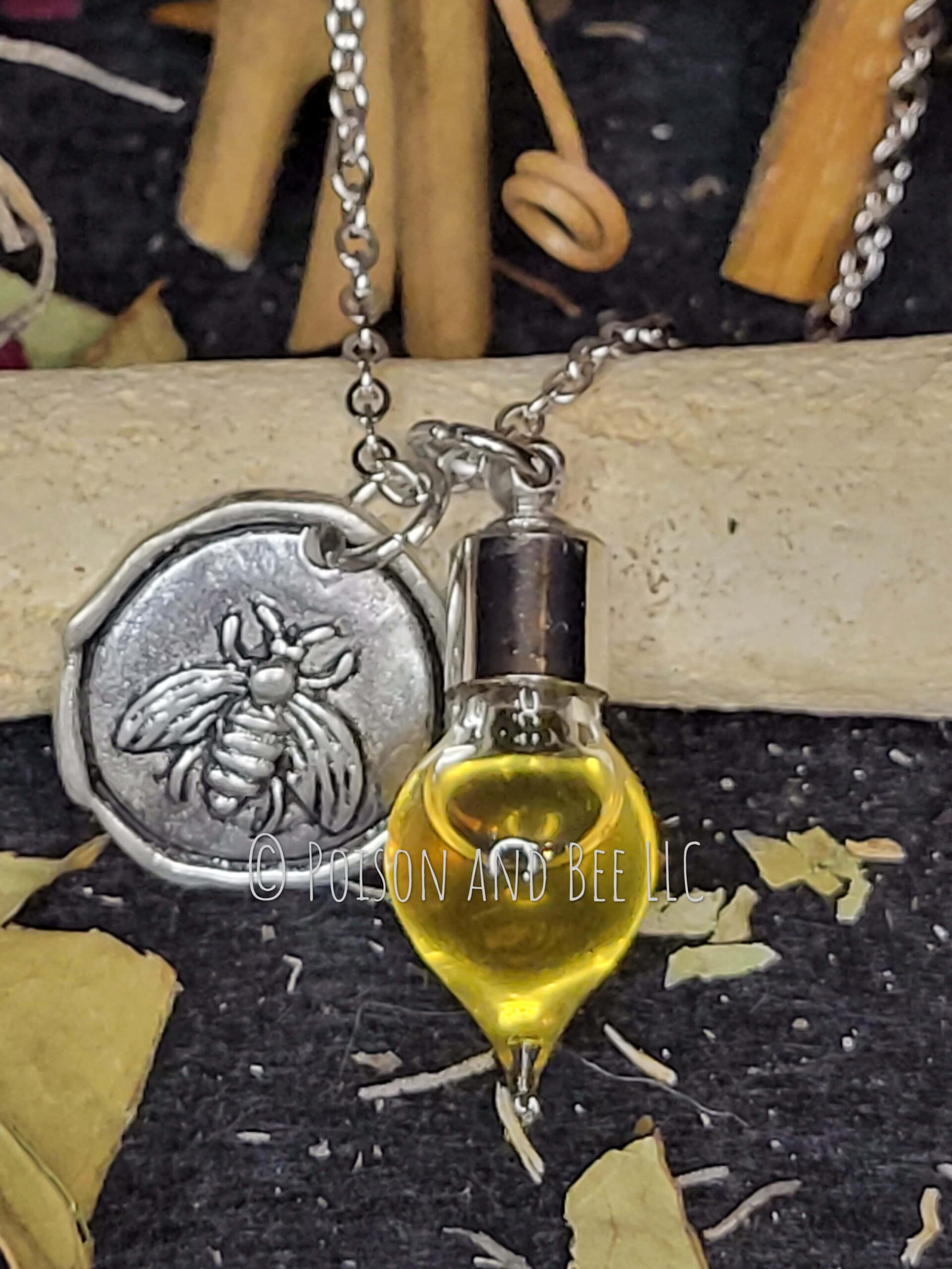 honey-attraction-necklace